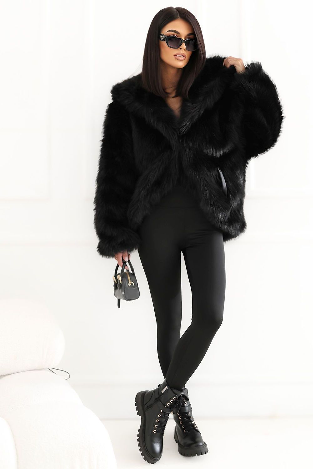 Factory Price Jacke in Schwarz mit Kapuze, Vorderansicht