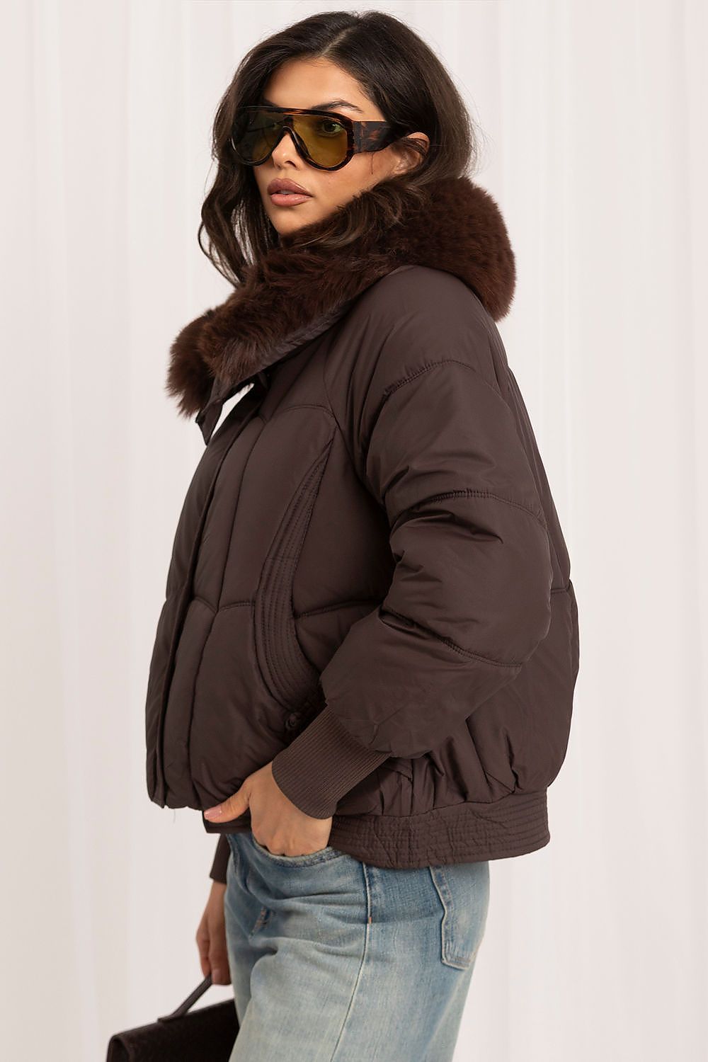 Factory Price Jacke in Braun mit Kunstfellkragen, Seitenansicht