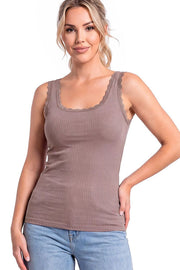 Donna Rippentop in Taupe mit Spitzendetail, Vorderansicht