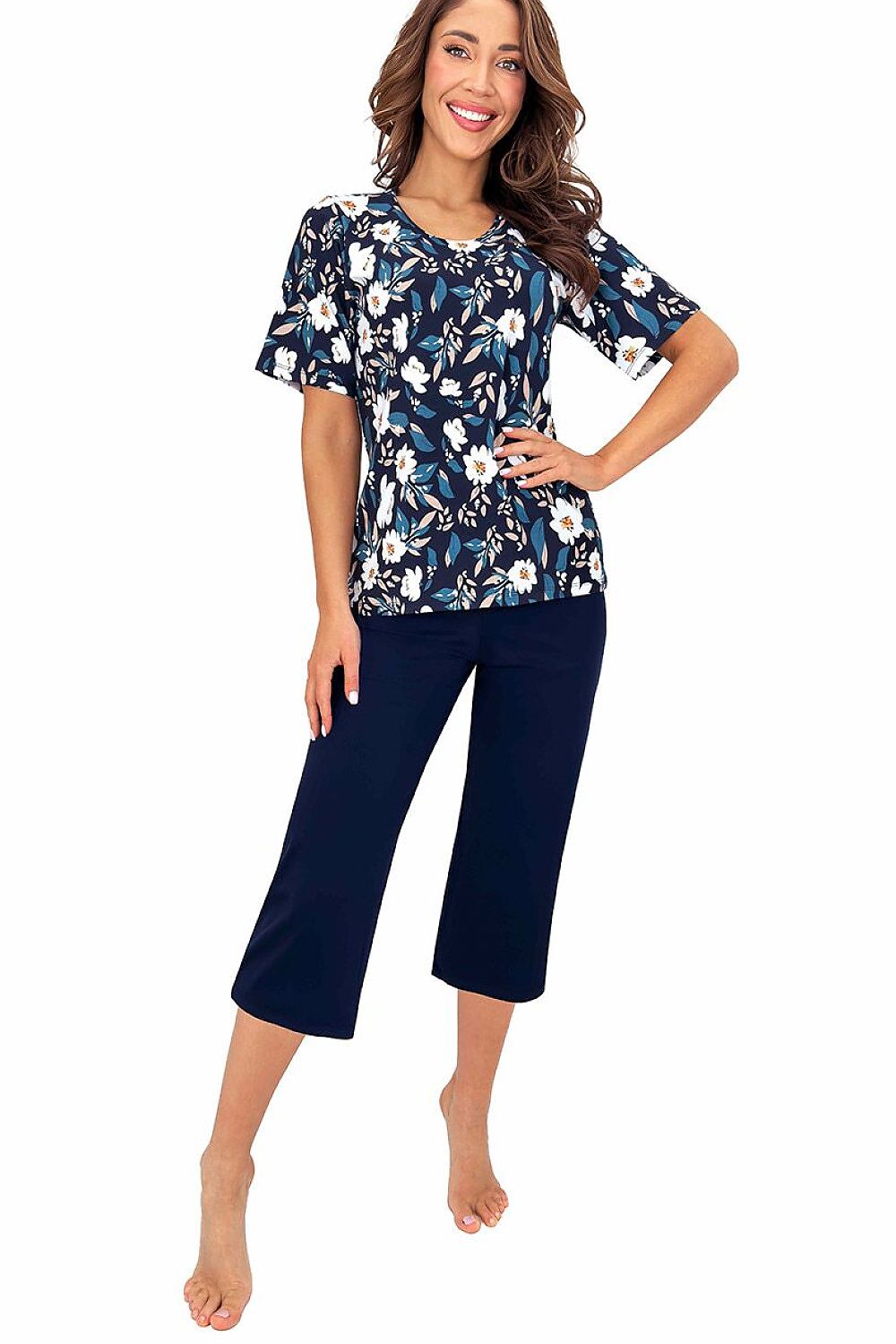 Donna Pyjama in Dunkelblau mit Blumenmuster, Ganzkörperansicht