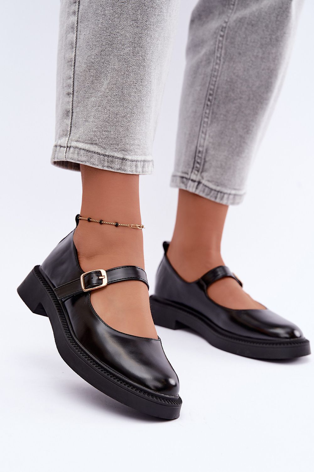 Step in style Halbschuh in Schwarz mit Riemen, Seitenansicht