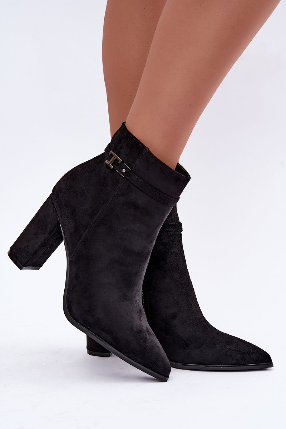 Step in style Stiefelette in Schwarz mit spitzer Kappe, Seitenansicht