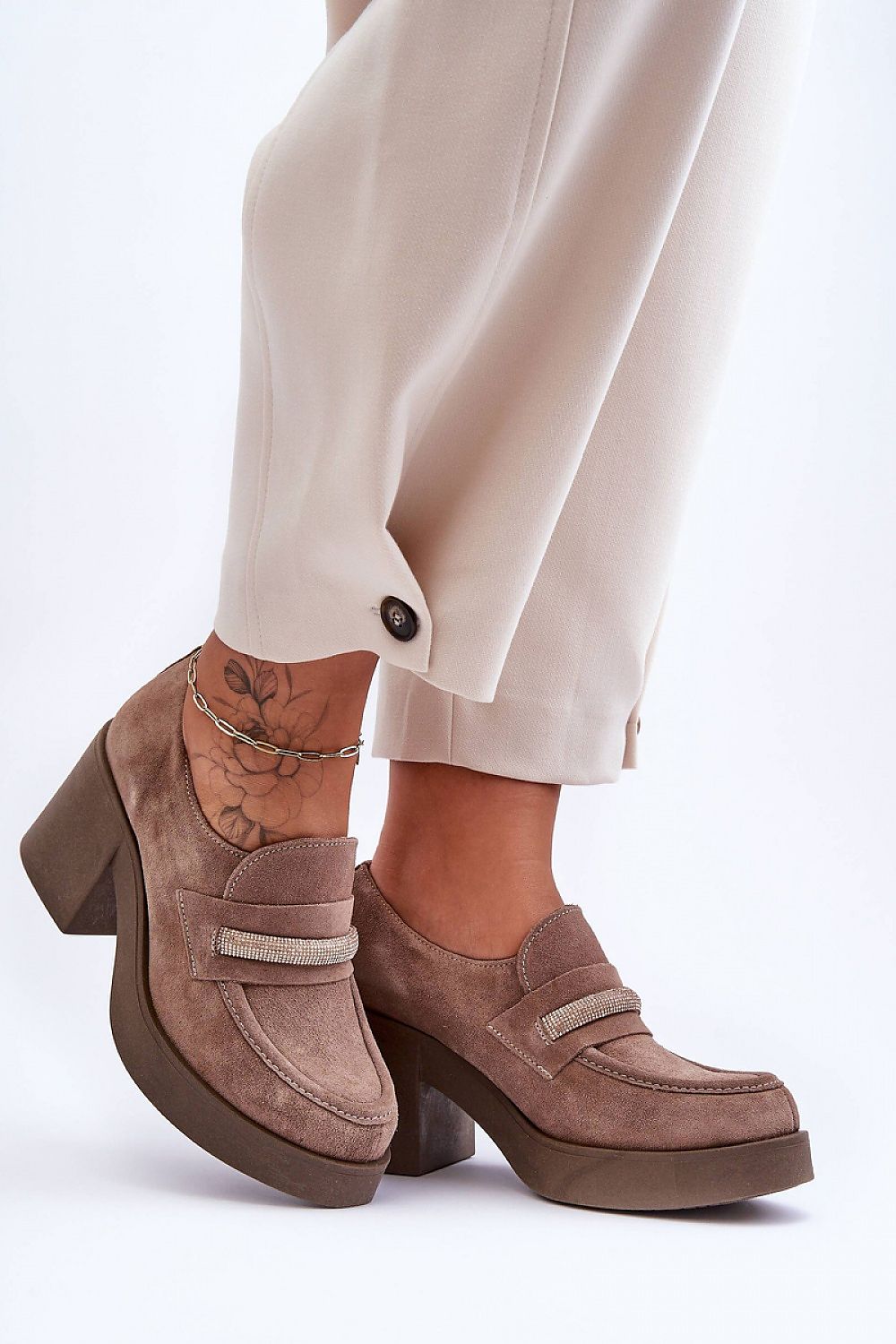 Step in style Pumps in Braun mit Plateau und Blockabsatz, Seitenansicht