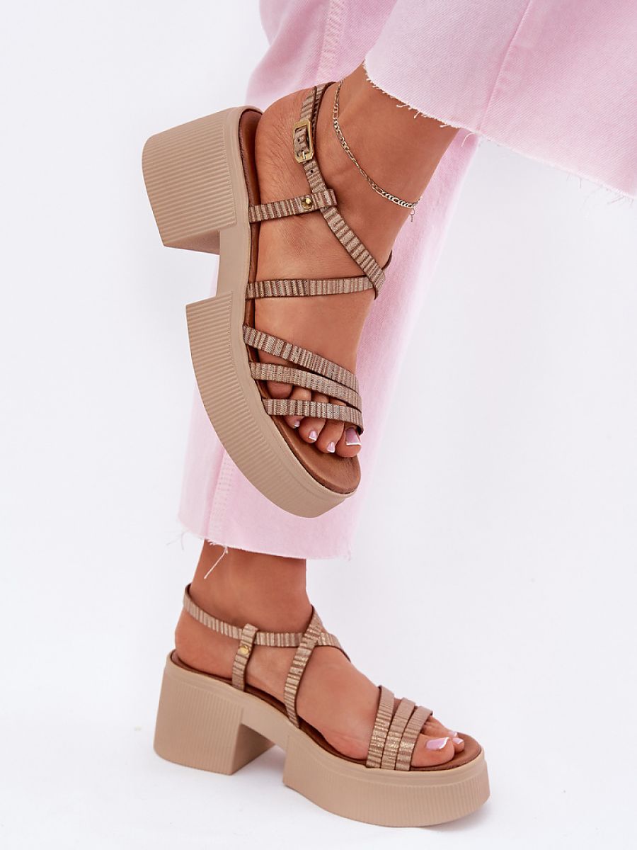 Sandalen mit Absatz
