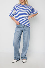 Das bunt gestreifte T-Shirt