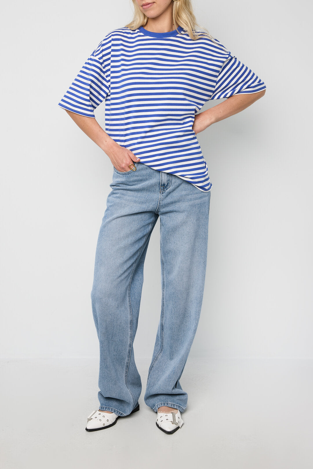 Das bunt gestreifte T-Shirt