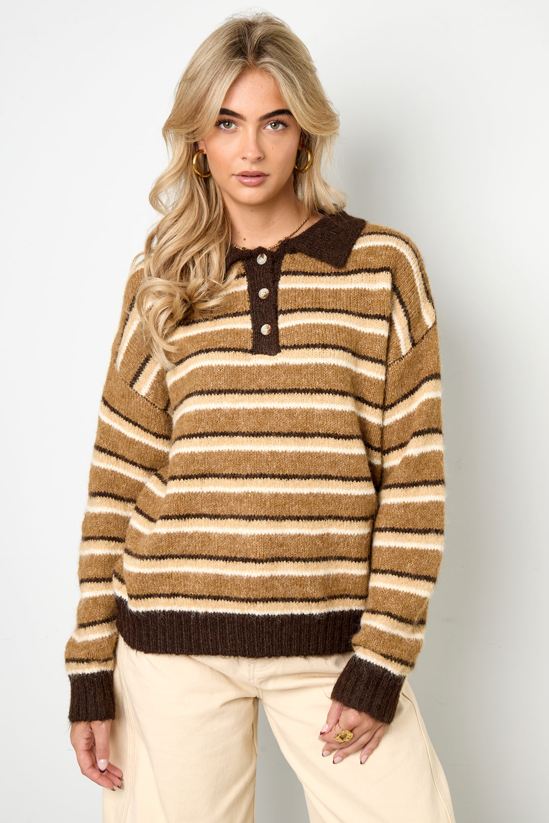 Gestrickter Polopullover mit Streifen