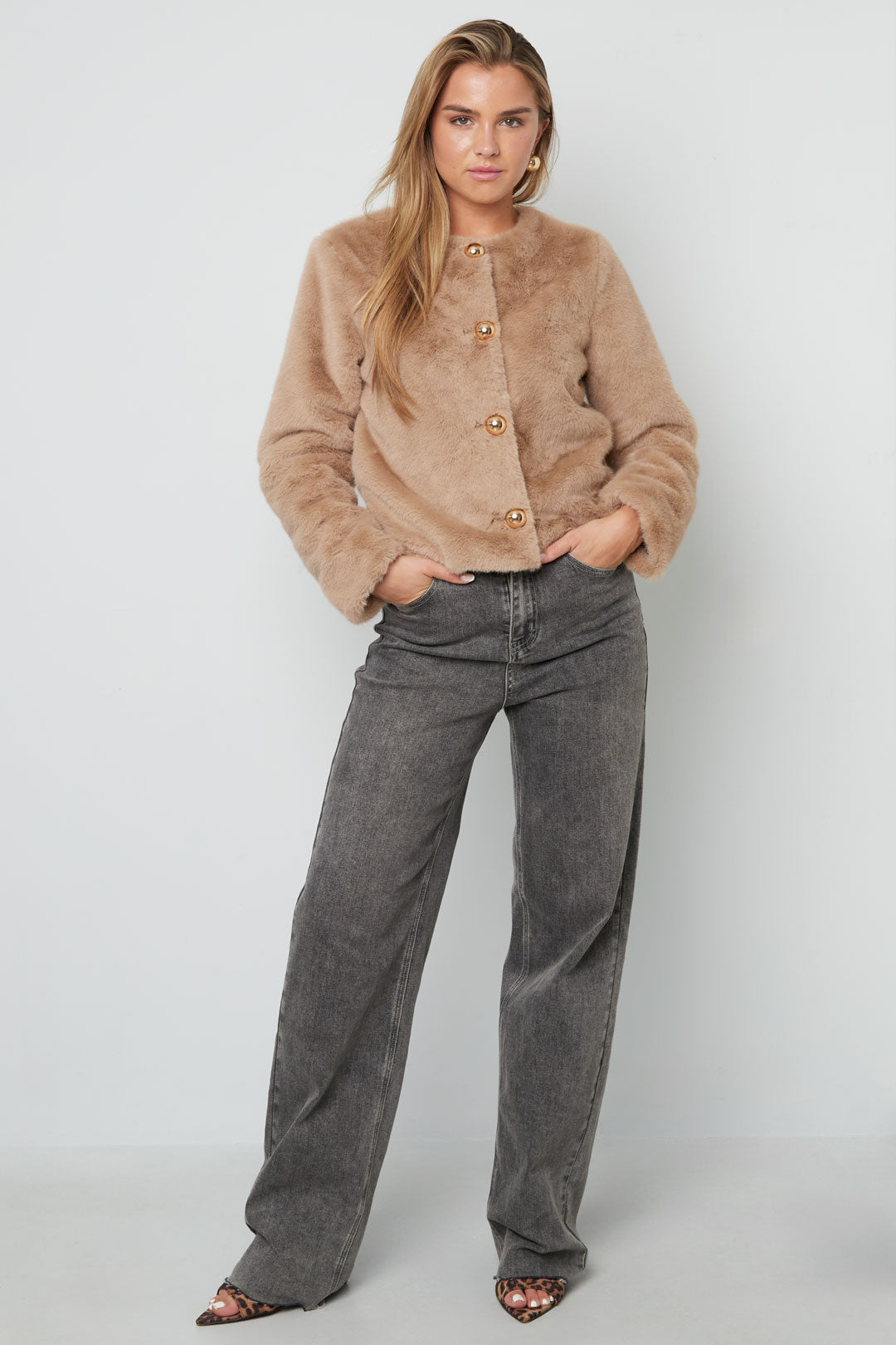 Elegant Off-White and Brown Woven Jackets for Fall/Winter