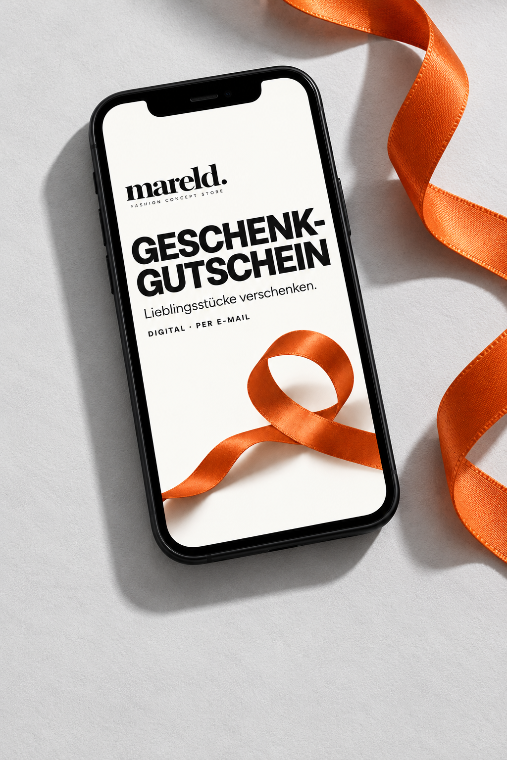 MARELD-Gutschein auf einem Smartphone mit orangefarbenem Band